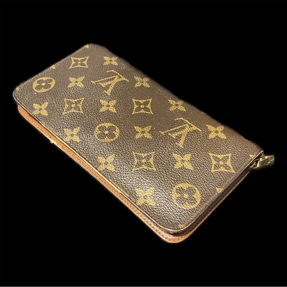 Authentic vintage Louis Vuitton monogram zip wallet